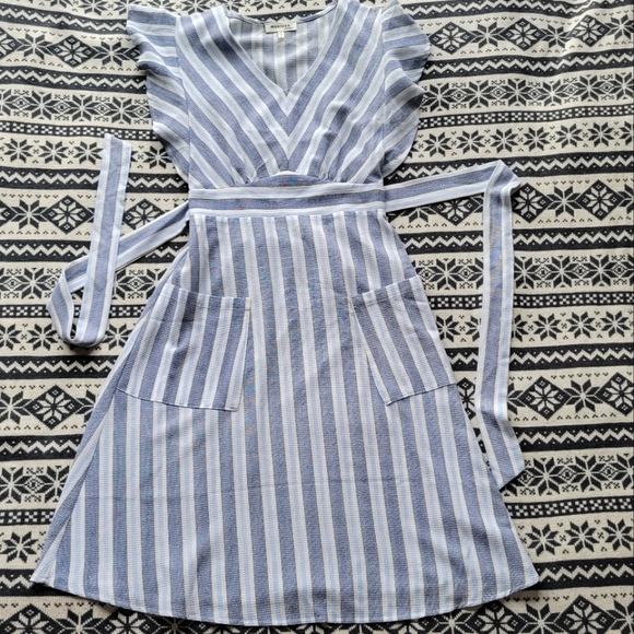 Monteau Dresses & Skirts - MONTEAU Blue Off-white Striped Summer Light V-neck Dress S